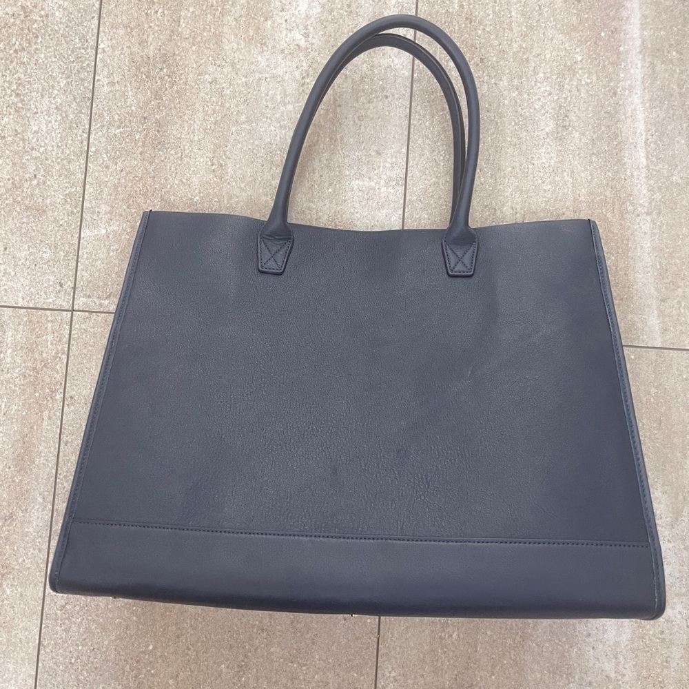 ***SOLD ***Leatherology Kress XL navy tote